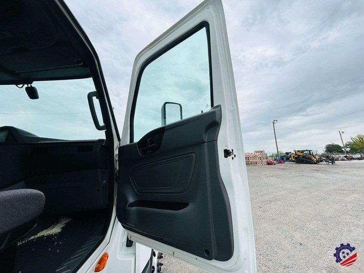 2024-international-lt62f-t/a-truck-tractor-image-113