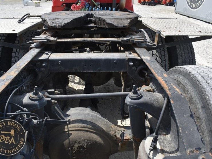 2005-peterbilt-385-image-24