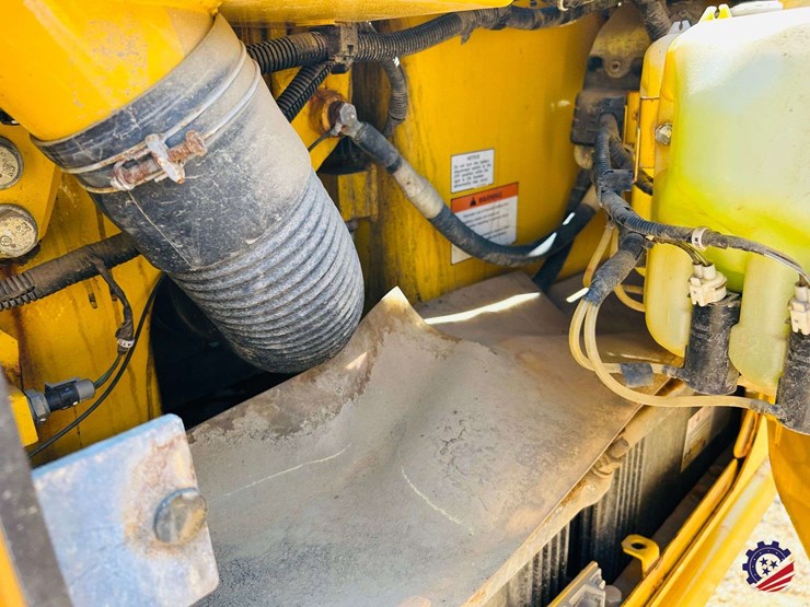 2023-komatsu-d65px-18-image-52