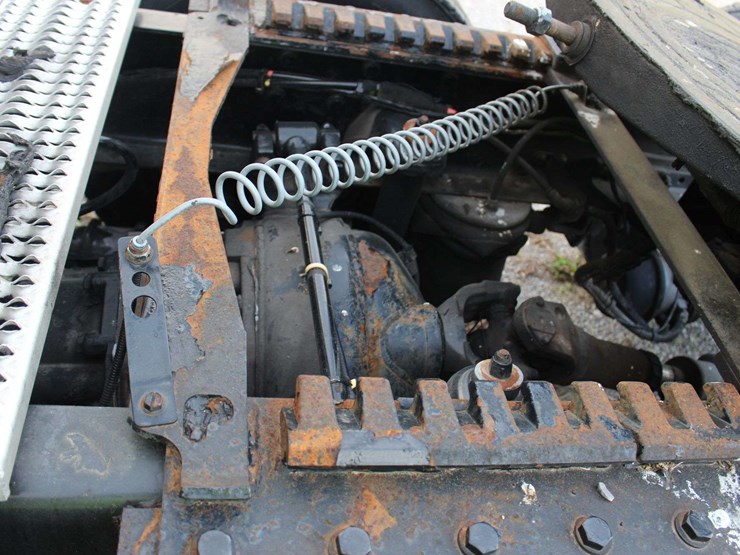 2019-peterbilt-579-image-8