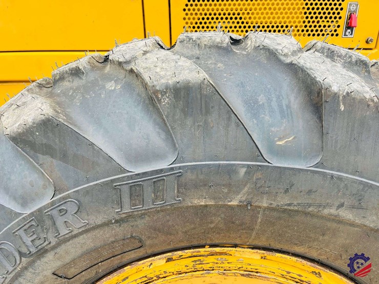 2010-caterpillar-120m-image-16