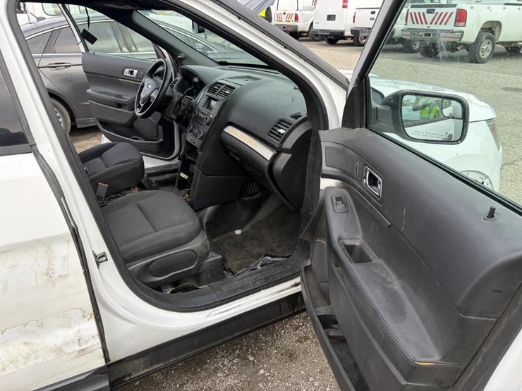 2017-ford-explorer-image-15