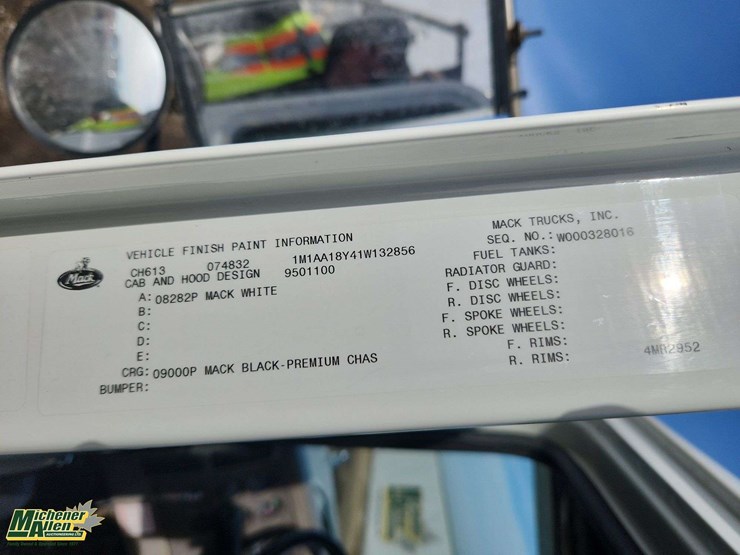 2001-mack-ch613-image-10