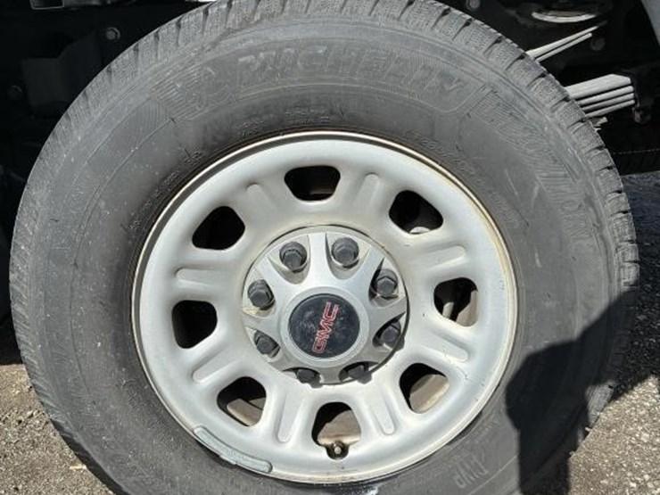 2015-gmc-sierra-3500-image-5