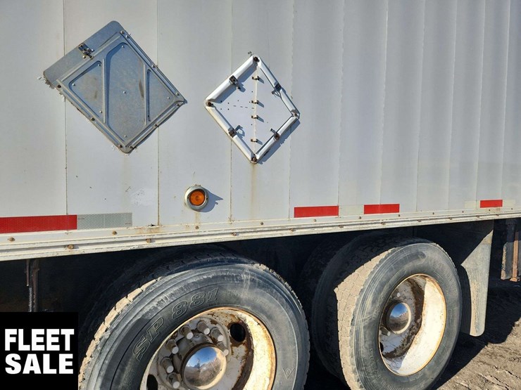 2005-peterbilt-385-image-40