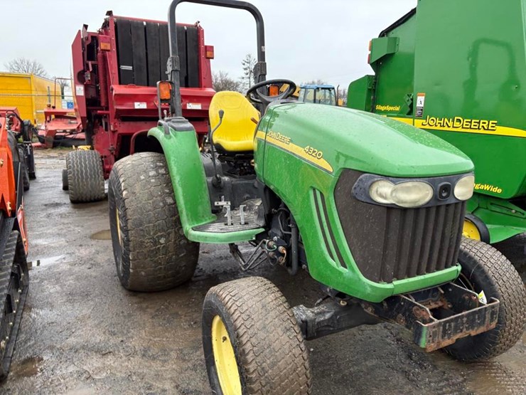 john-deere-4320-image-4