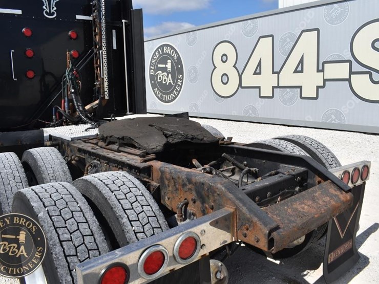 2013-kenworth-t660-image-18