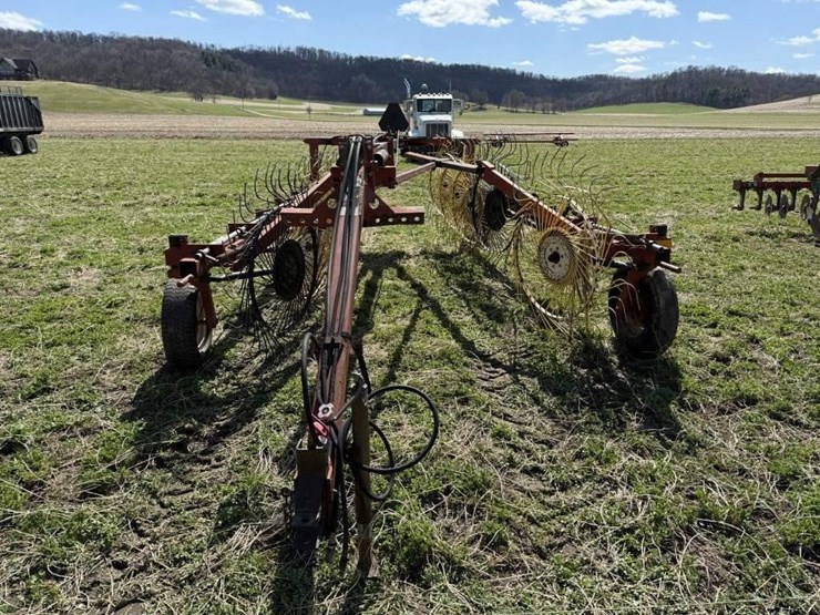 h&s-hi-capacity-12-wheel-rake-image-3