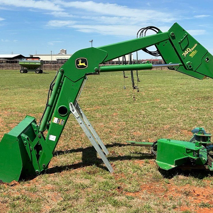 JOHN DEERE 740