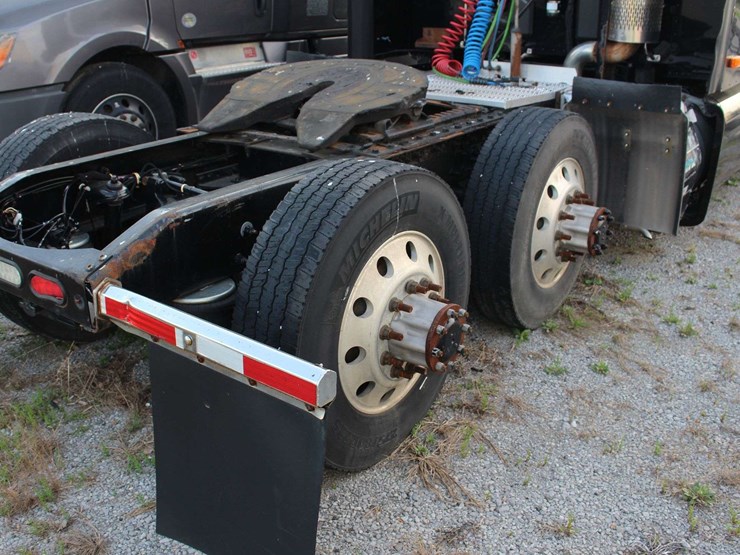 2019-peterbilt-579-image-16
