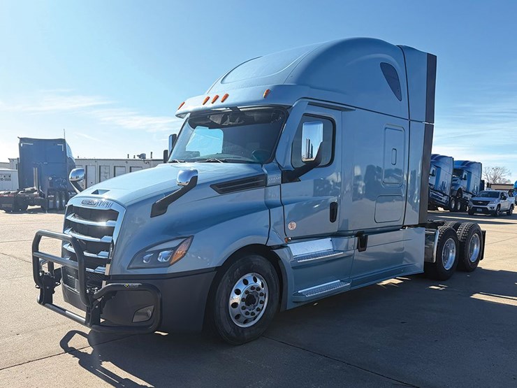 2023-freightliner-cascadia-126-image-1