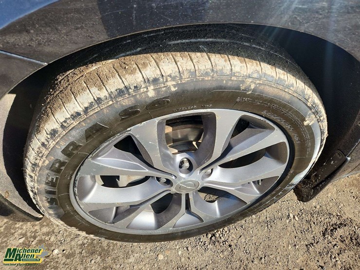 2017-chrysler-pacifica-image-31