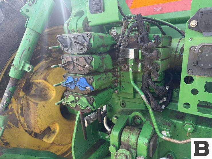 2014-john-deere-8295r-image-32