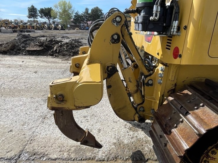 2021-caterpillar-d2-image-21
