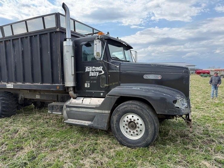 1990-freightliner-fld112-straight-truck-image-9