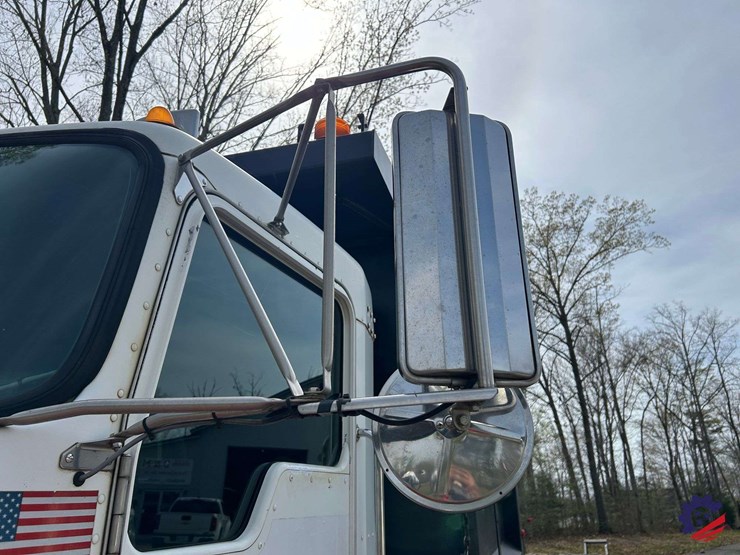 2005-kenworth-t300-image-61