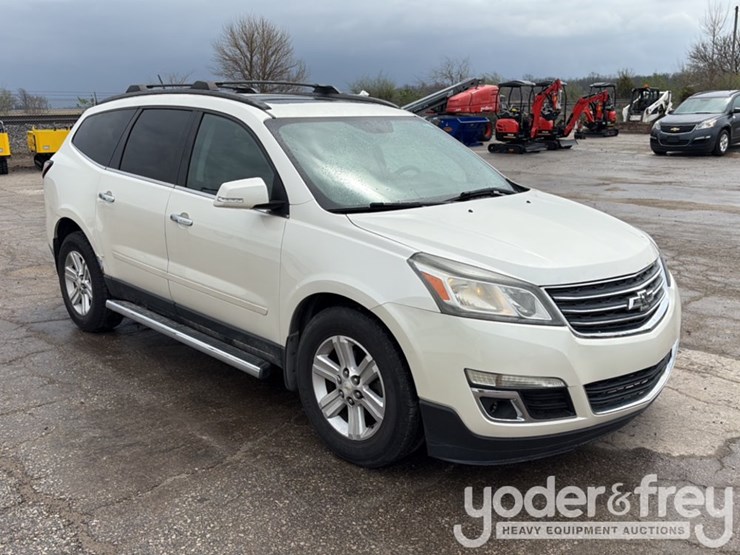 2013-chevrolet-traverse-image-2