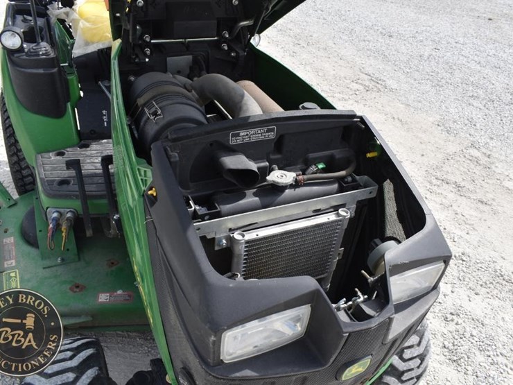 2017-john-deere-1025r-image-21