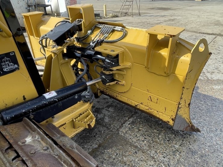 2021-caterpillar-d2-image-10