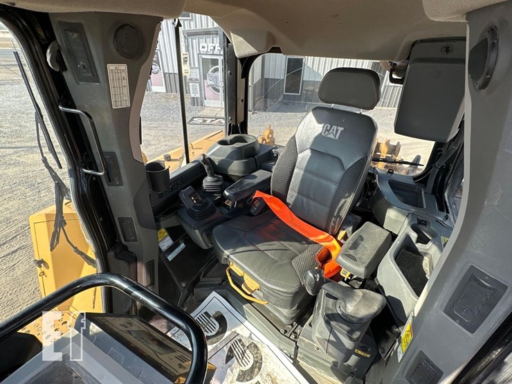 2019-caterpillar-d6-xe-lgp-image-16