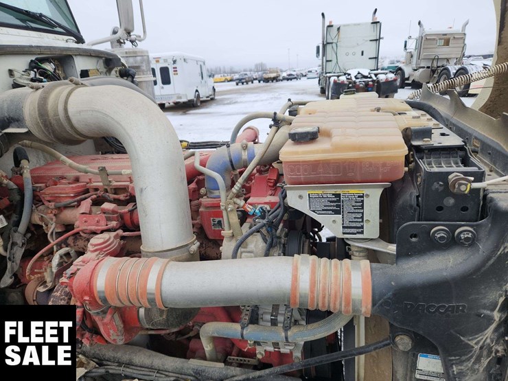 2015-peterbilt-367-image-22