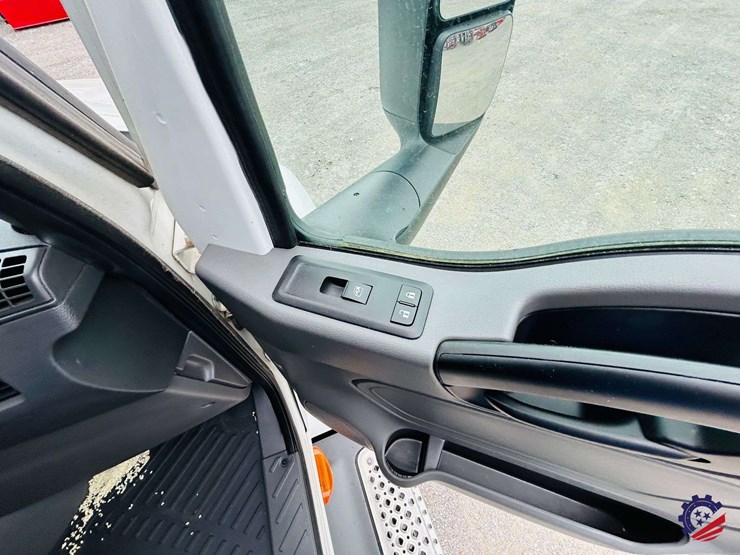 2024-international-lt62f-t/a-truck-tractor-image-111