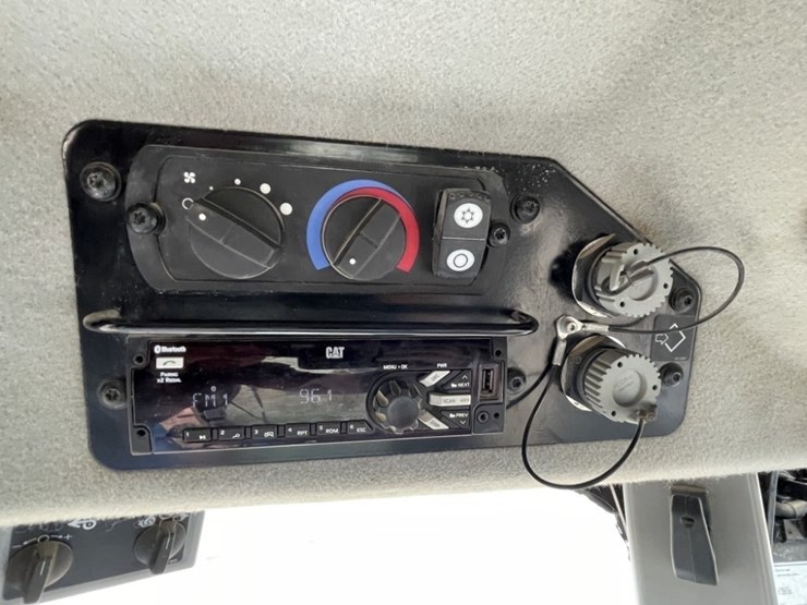 2018-caterpillar-12m3-awd-image-39