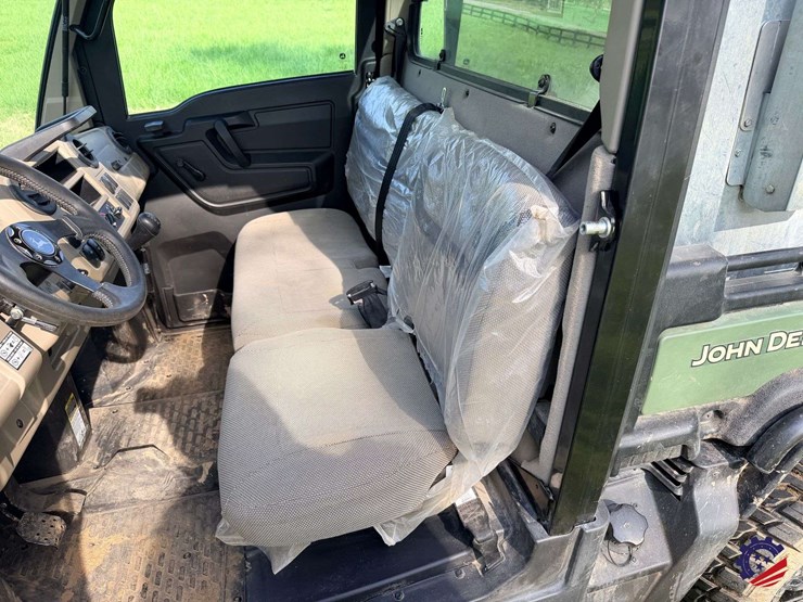 2023-john-deere-gator-xuv-835r-image-25