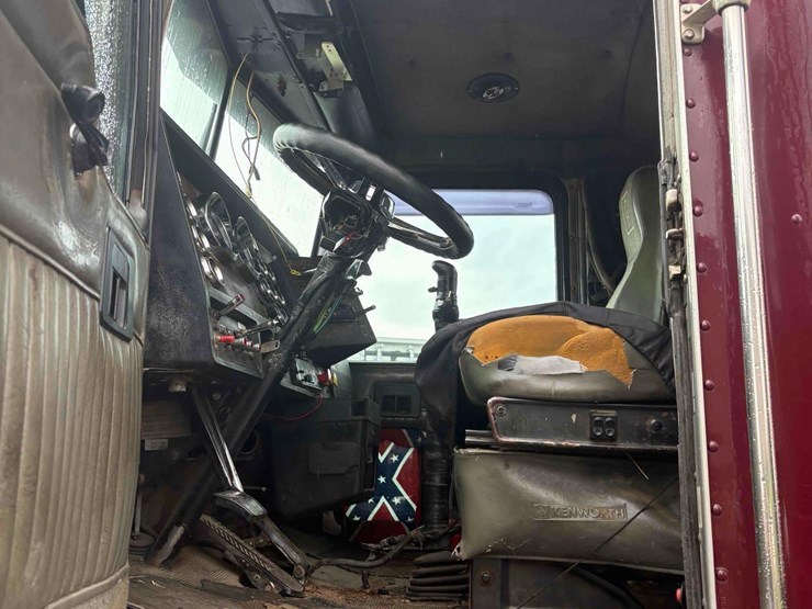 1998-kenworth-t800-image-16