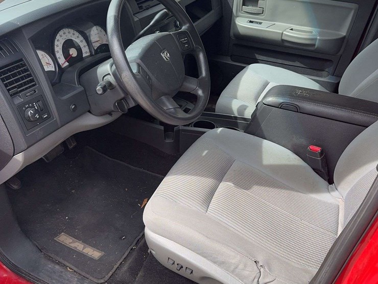 2011-dodge-dakota-image-12