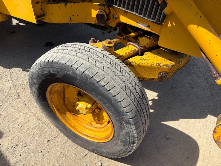 john-deere-310-image-8