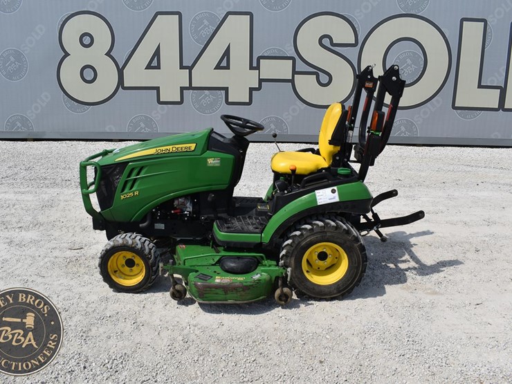 2017-john-deere-1025r-image-2