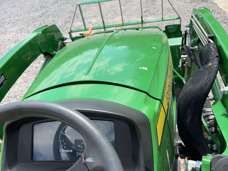 2021-john-deere-3032e-image-14