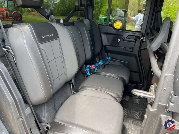 2026-can-am-defender-limited-hd11-triple-image-86