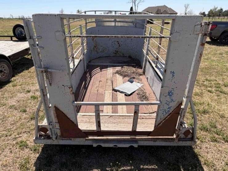 bumper-pull-livestock-trailer-image-4