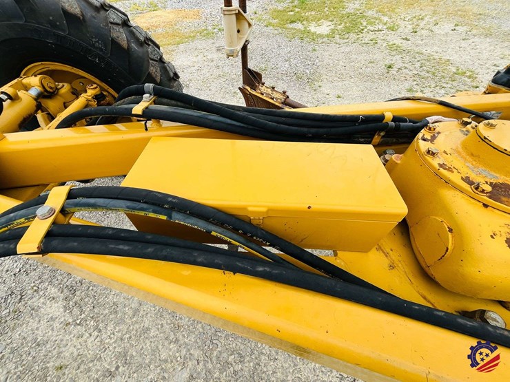 2010-caterpillar-120m-image-54