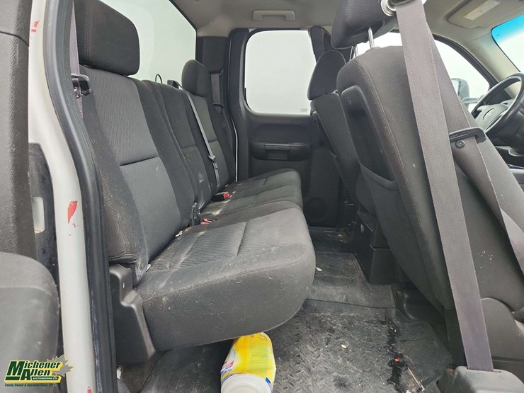 2011-gmc-sierra-2500hd-image-25