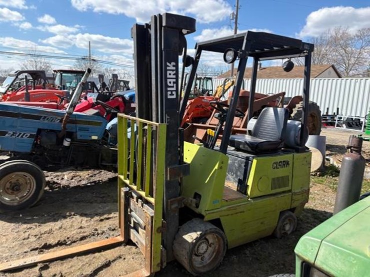 clark-gcs17-forklift-image-1