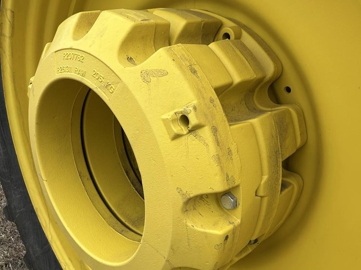 2014-john-deere-8320r-image-31