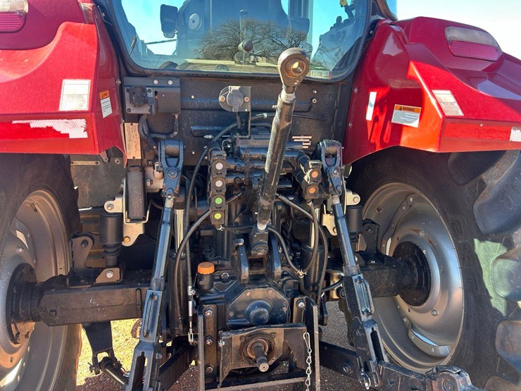 2019-case-ih-farmall-120u-image-3