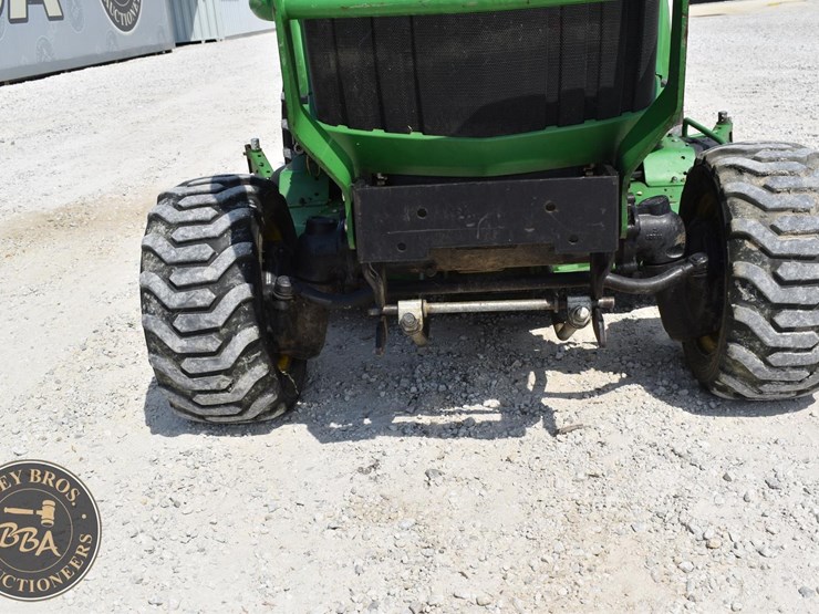 2017-john-deere-1025r-image-16