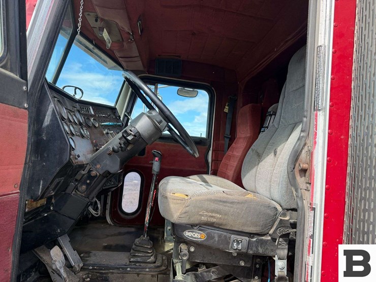 1995-peterbilt-378-image-41