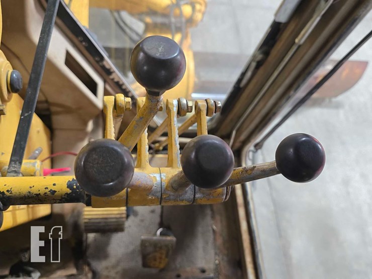 1989-caterpillar-120g-image-16