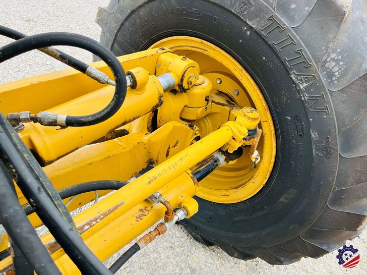 2010-caterpillar-120m-image-36