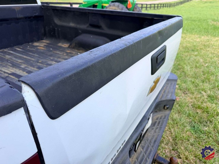 2012-chevrolet-silverado-2500hd-image-39