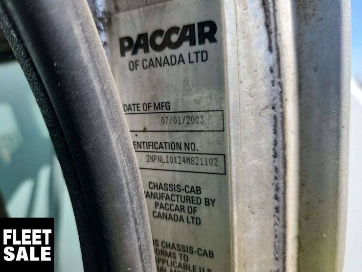 2004-peterbilt-330-image-10