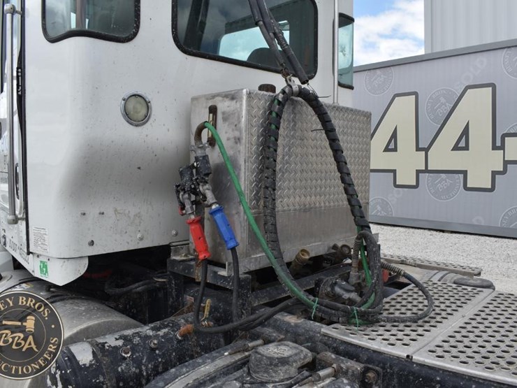 2013-kenworth-t660-image-13