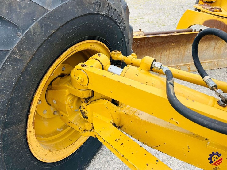 2010-caterpillar-120m-image-30