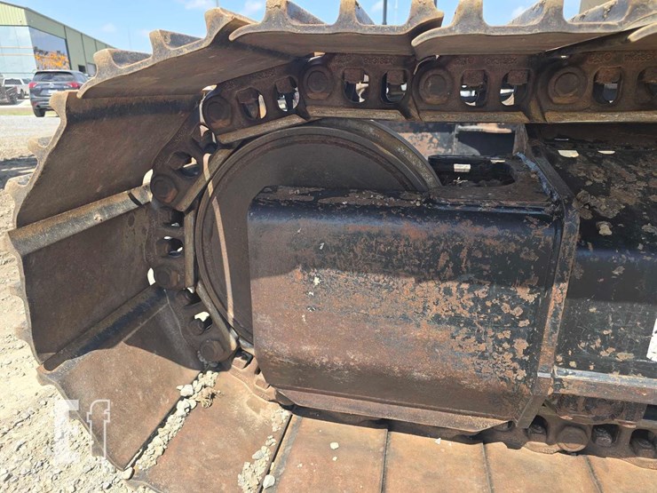 2019-caterpillar-320-image-29