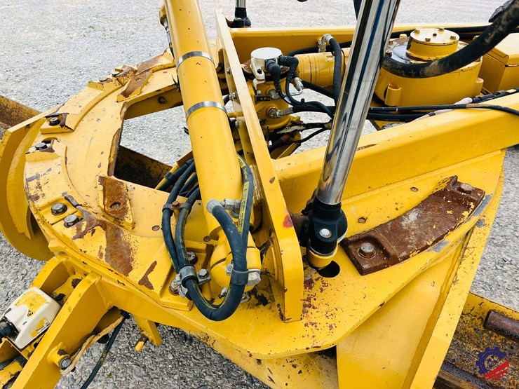 2010-caterpillar-120m-image-87